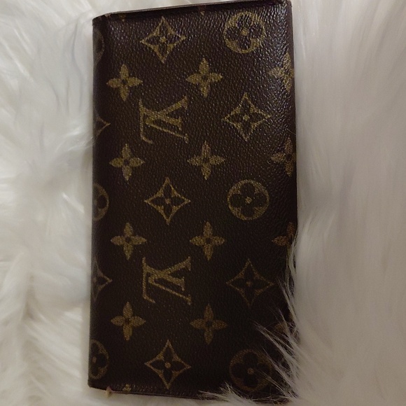 Louis Vuitton Signature Monogram Sarah Wallet - Picture 2 of 16